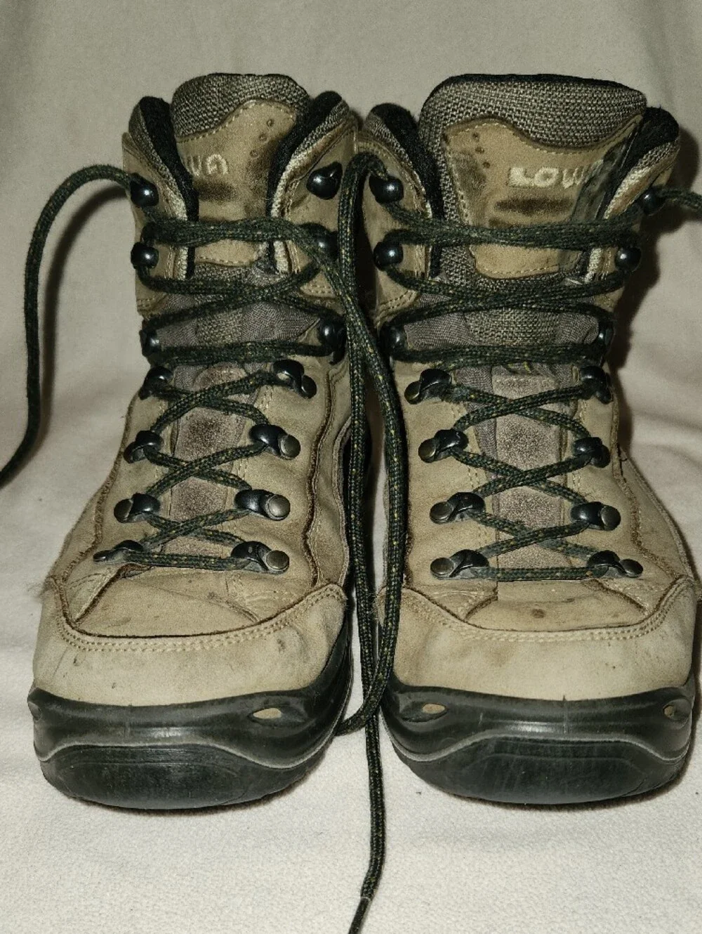 Lowa Men's Taupe and Black Hiking Boots